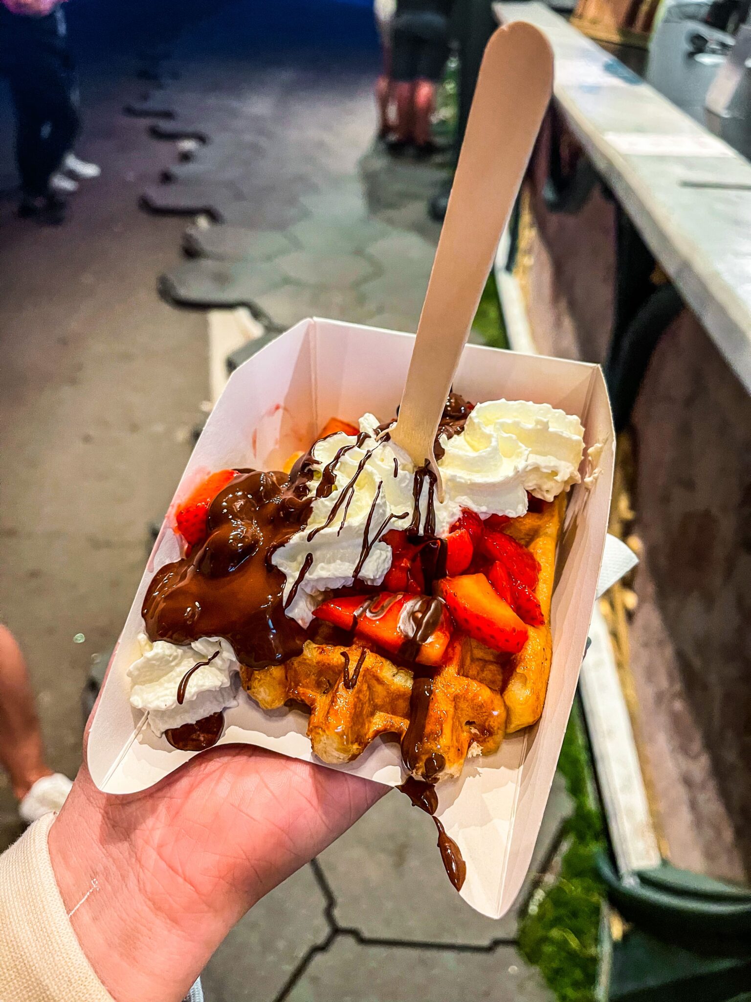 Tomorrowland was kostet ein Wochenende auf dem Festival? foodiestories.de